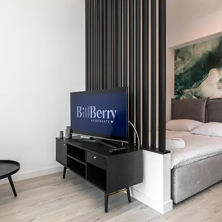 17th Floor Sea View - Billberry Apartment *