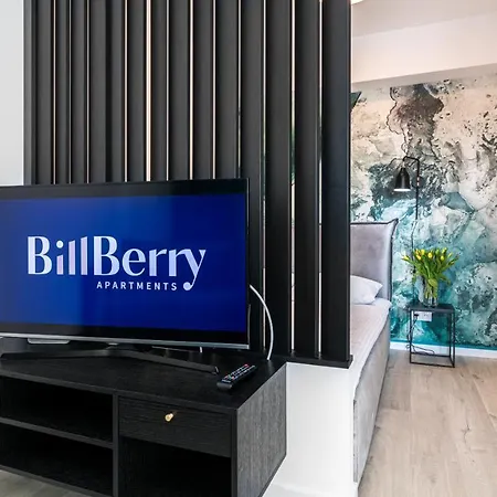 17th Floor Sea View - Billberry Apartment